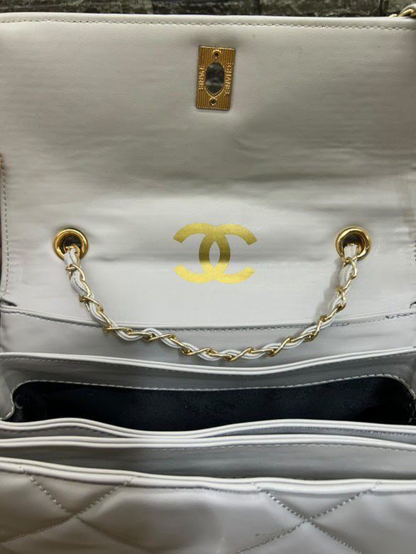 CHANEL no1 white