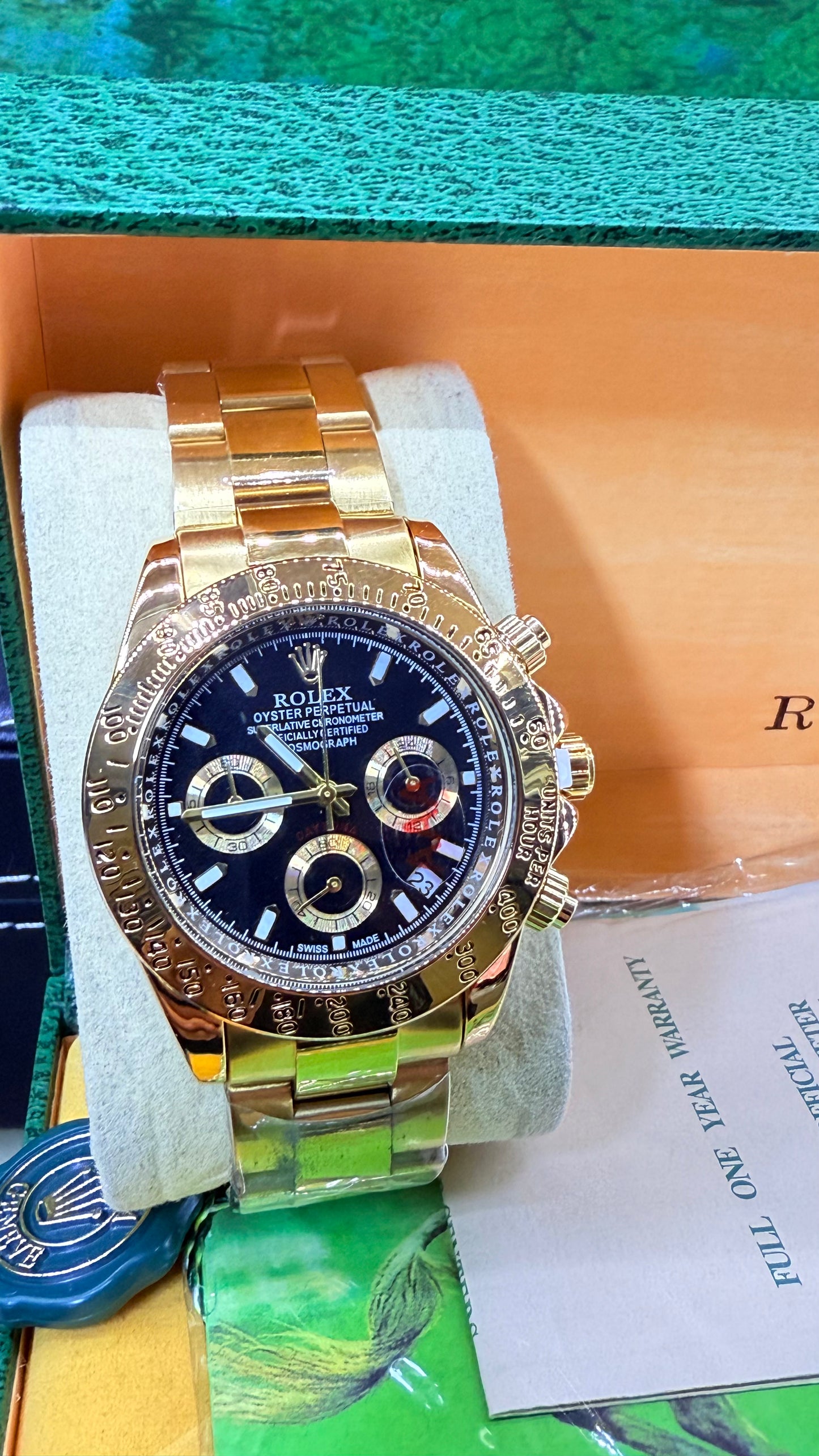 Daytona 40mm gold black dial