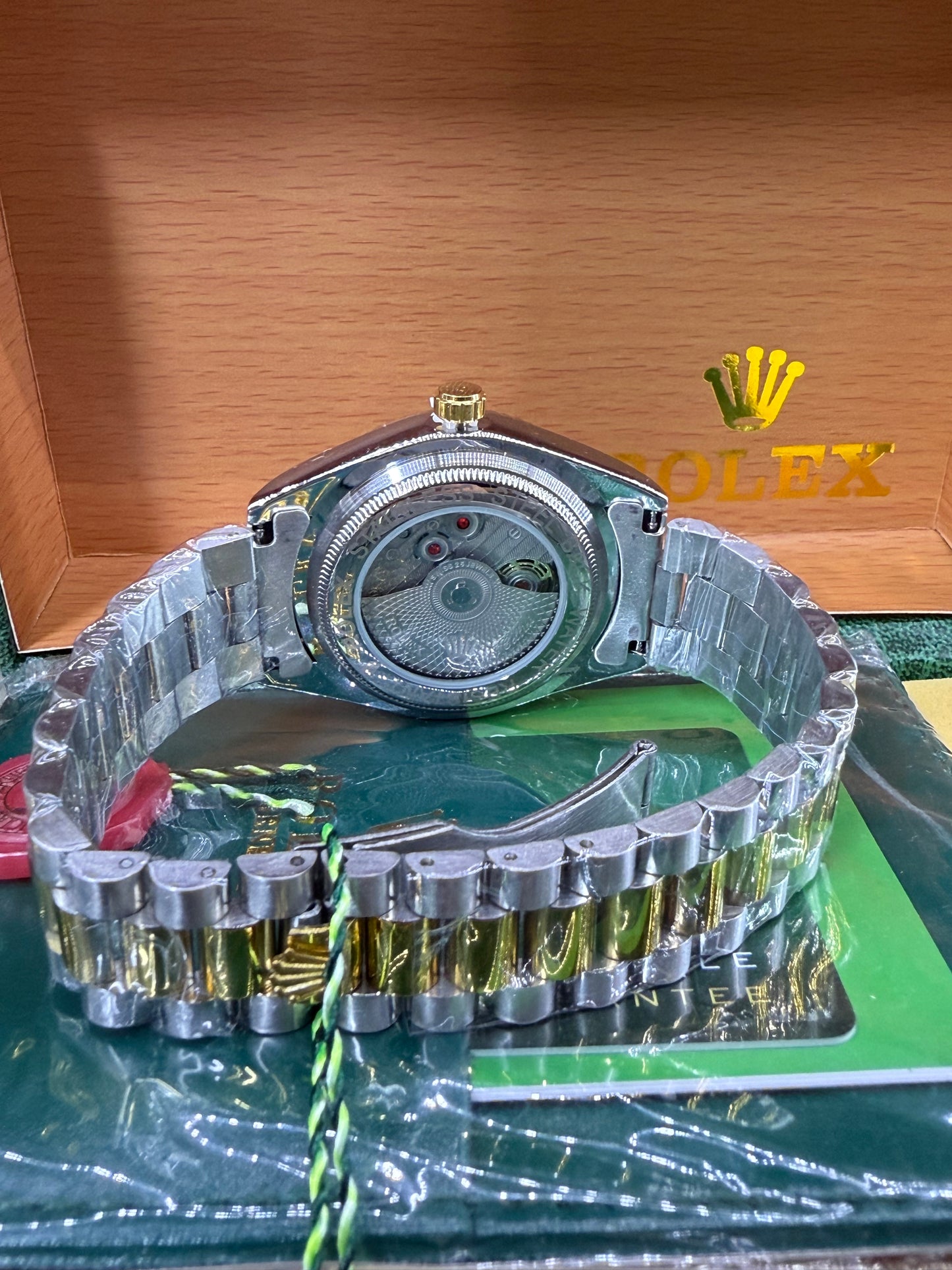 Date just 41mm gold motif dial