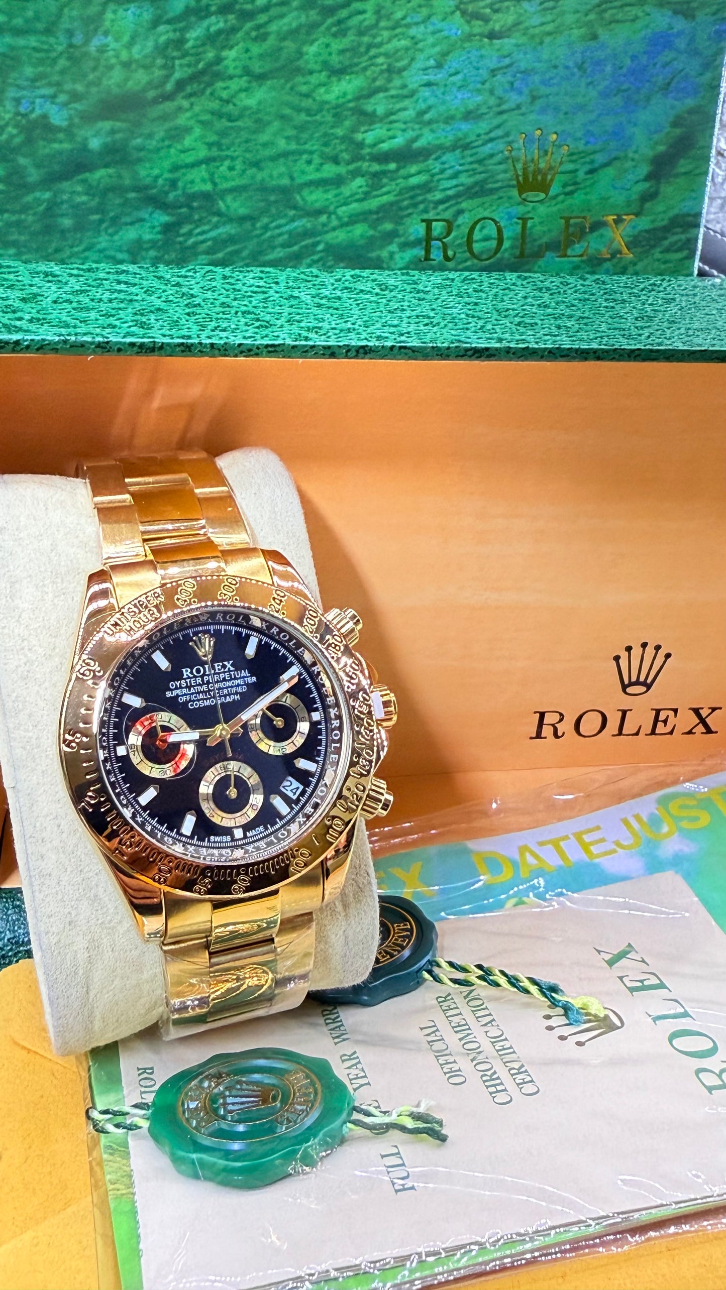 Daytona 40mm gold black dial